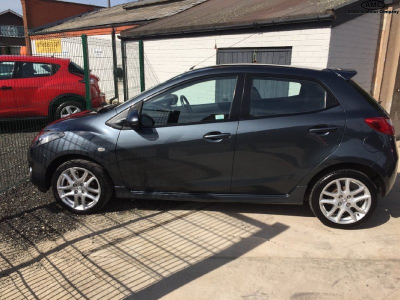 MAZDA 2