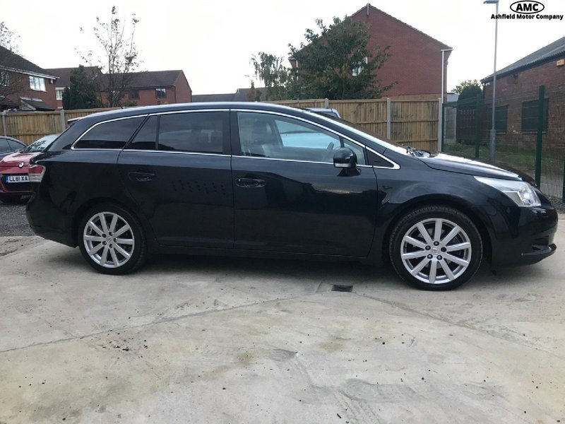 TOYOTA AVENSIS